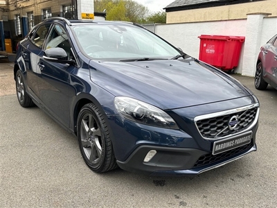 Used Volvo V40 D2 CROSS COUNTRY LUX in Wirral