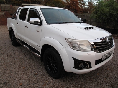 Used Toyota Hilux 3.0 D-4D Invincible Double Cab Pickup 4dr AUTO in Wolverley