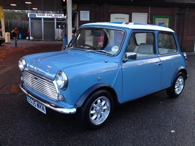 Austin Mini LOADS OF SERVICE HISTORY / LEATHER / LAST OWNER 10 YEARS / Saloon