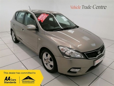 Kia Ceed Hatchback (2012/12)