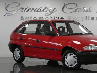 Vauxhall Astra Hatchback (1997/P)