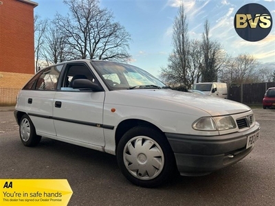 Vauxhall Astra Hatchback (1996/P)