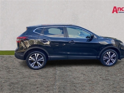 Used 2019 Nissan Qashqai 1.3 DiG-T N-Connecta 5dr in Eltham