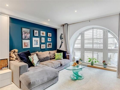 1 Bedroom Apartment For Sale In St James' Park, London
