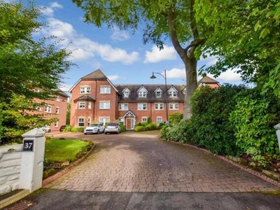 2 Bedroom Flat For Sale In Altrincham, Cheshire