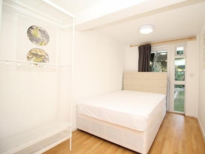 1 Bedroom House For Rent In Egham, Surrey