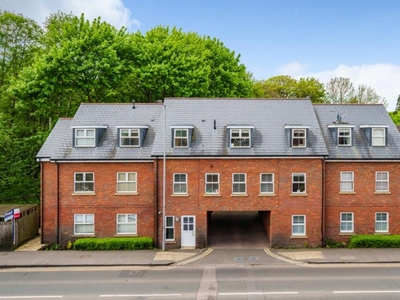 2 Bed Flat/Apartment For Sale in Chesham, Buckinghamshire, HP5 - 5008378
