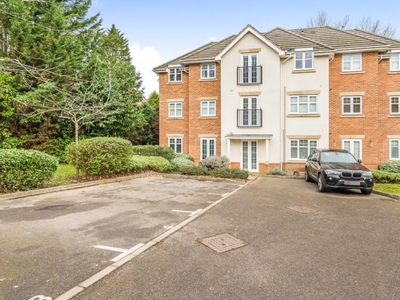 2 Bed Flat/Apartment For Sale in Lightwater, Surrey, GU18 - 4871975