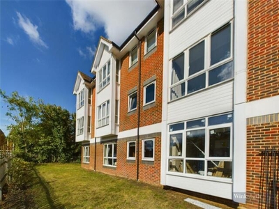 2 Bedroom Apartment For Sale In East Molesey, Surrey