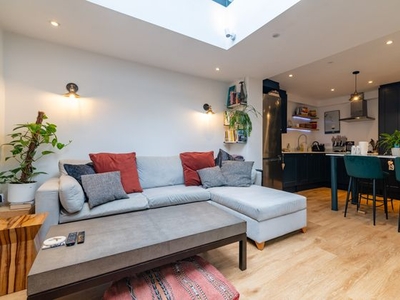 2 bedroom apartment to rent London, SW8 1TG