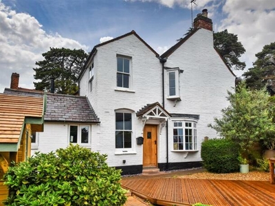 2 Bedroom Cottage For Sale In 8 The Holloway