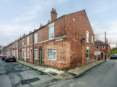 2 bedroom end of terrace house for sale in Balfour Street, York, YO26