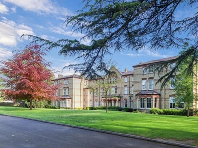 2 Bedroom Flat For Sale In Abbots Langley, Hertfordshire