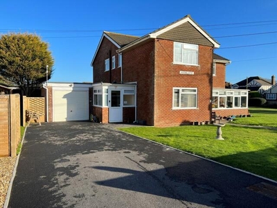 2 Bedroom Flat For Sale In Barton On Sea, New Milton