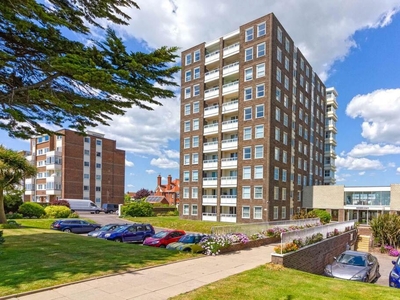 2 bedroom flat for sale in West Parade, Worthing, BN11