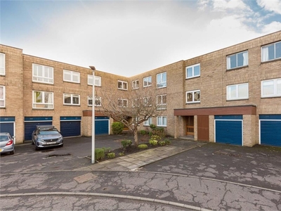 3 bed first floor flat for sale in Trinity