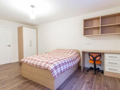 3 Bedroom Apartment For Rent In Leeds