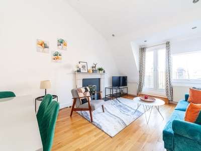 3 bedroom apartment to rent London, SW5 9BY