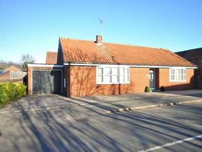 3 bedroom detached bungalow for sale in South End, Thorne, Doncaster, DN8