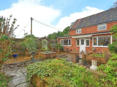 3 Bedroom Detached House For Sale In Chapel Cleeve