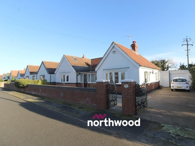 3 bedroom detached bungalow for sale in Churchill Avenue, Hatfield, Doncaster, DN7