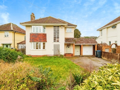 3 bedroom detached house for sale in Cissbury Drive, Findon, BN14