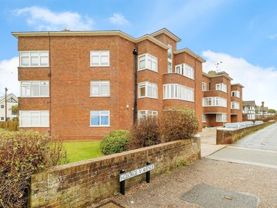 3 bedroom flat for sale in George V Avenue, Worthing, BN11