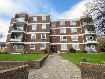 3 bedroom flat for sale in Richmond Road, Worthing, BN11