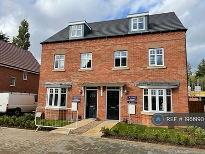 3 Bedroom Semi-detached House For Rent In Rackheath, Norwich