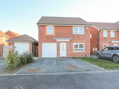 4 bedroom detached house for sale in Davy Road, New Rossington, Doncaster, DN11