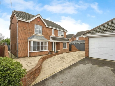 4 bedroom detached house for sale in Eshton Rise, Bawtry, Doncaster, DN10