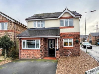 4 bedroom detached house for sale in Fiddlers Drive, Armthorpe, Doncaster, DN3