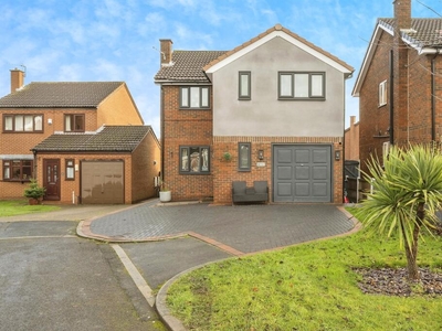 4 bedroom detached house for sale in Hallview Road, Rossington, Doncaster, DN11