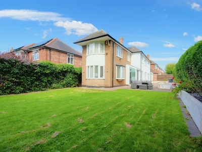 4 bedroom detached house for sale in Nottingham Road, Stapleford, NG9