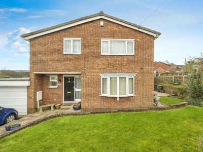 4 bedroom detached house for sale in Park Road, Conisbrough, Doncaster, DN12
