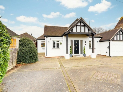 4 bedroom detached house for sale in Poulters Lane, Offington, Worthing, BN14