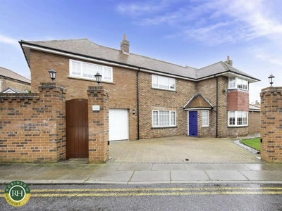 4 bedroom detached house for sale in Swan Street, Bawtry, DN10