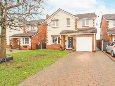 4 bedroom detached house for sale in The Warren, Rossington, Doncaster, DN11