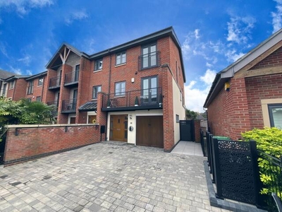 4 Bedroom End Of Terrace House For Sale In Nottingham