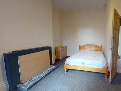 4 Bedroom Flat For Rent In University