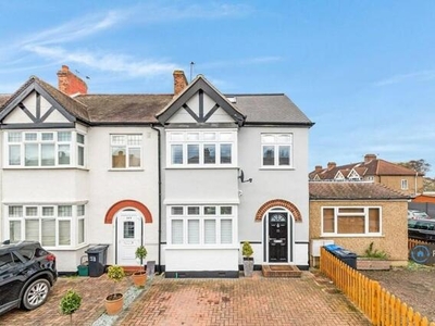 4 Bedroom Semi-detached House For Rent In New Malden