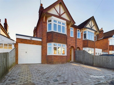 4 bedroom semi-detached house for sale in Drayton Road, Reading, RG30