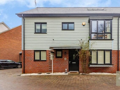 4 Bedroom Semi-detached House For Sale In Leybourne