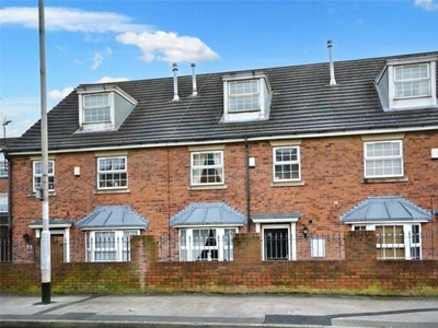 4 Bedroom Town House For Sale In Rothwell, Leeds