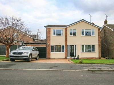 5 bedroom detached house for sale in Field House Road, Sprotbrough, Doncaster, DN5
