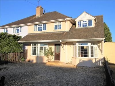 Bowly Road, Cirencester, Gloucestershire, GL7 4 bedroom house in Cirencester