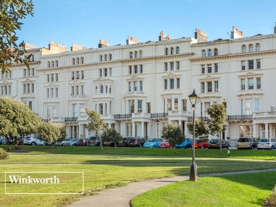 Palmeira Square, Hove, East Sussex, BN3 2 bedroom flat/apartment in Hove