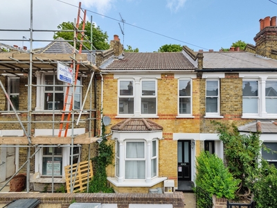 Terraced House to rent - Leahurst Road, Hither Green, SE13