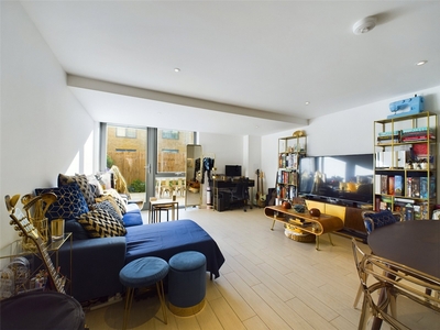 1 bedroom property for sale in Packington Square, London, N1