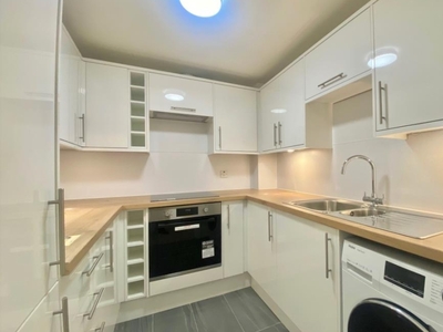 2 Bed Flat/Apartment To Rent in Station Road, Henley, RG9 - 690